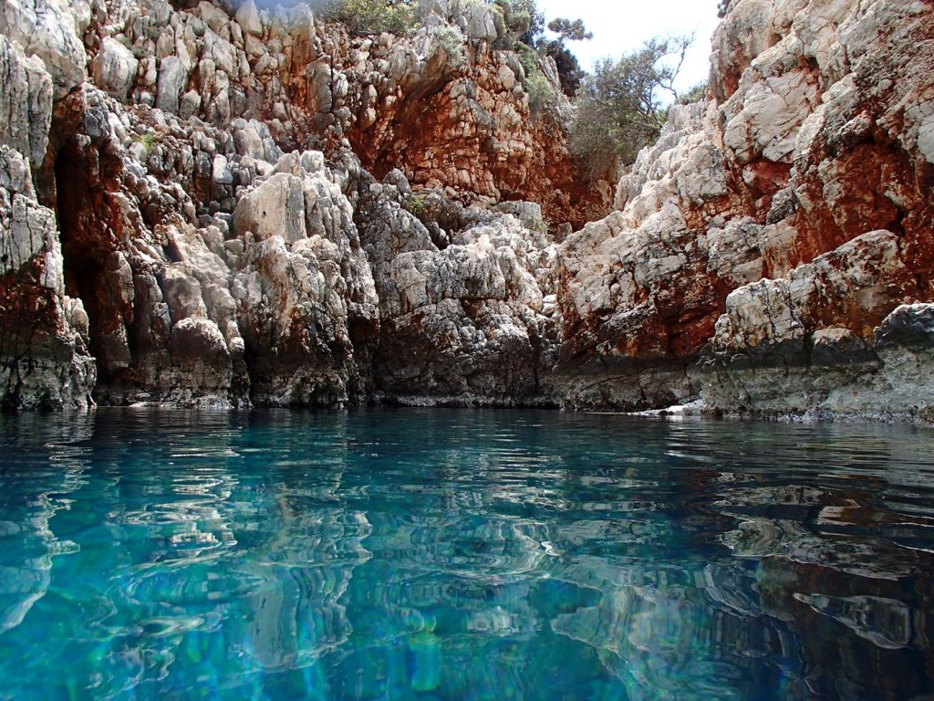The Turquoise Water with  the Contrast of the Rock Formations Looked Stunning