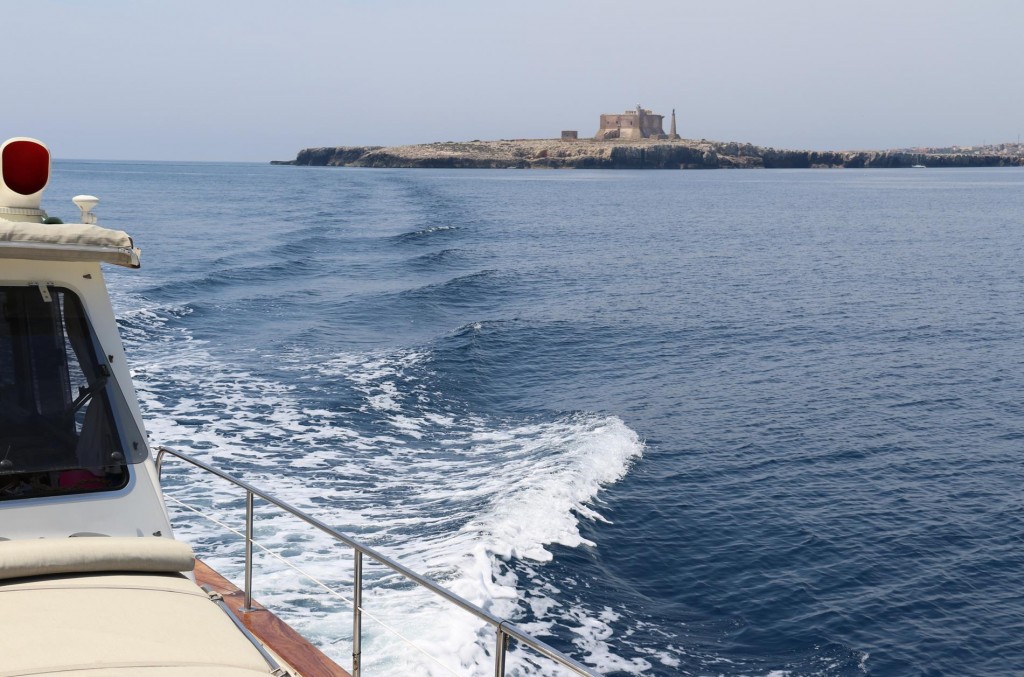 Rounding the point we motor north towards Siracusa