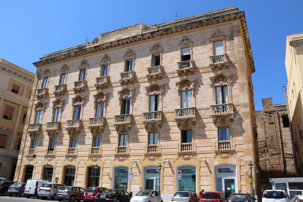 A fine building in Garabaldi Piazza