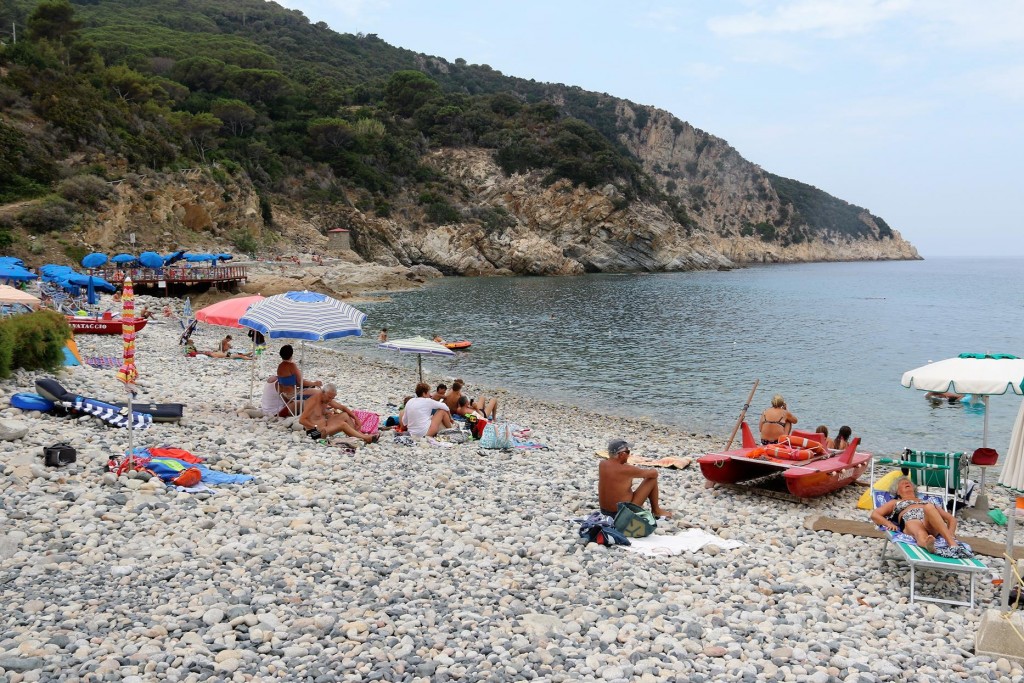 The white stoned Fenicia beach next to the marina at Marciana Marina