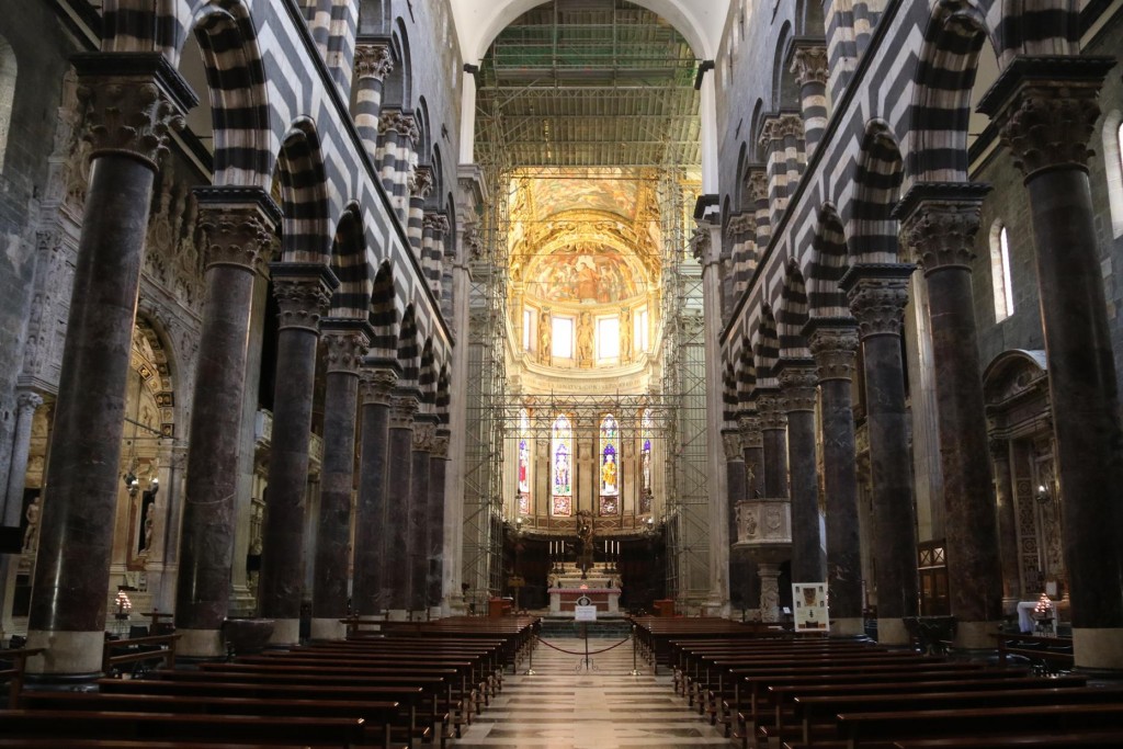 The fabulous interior of the Cattedrale di San Lorenzo 