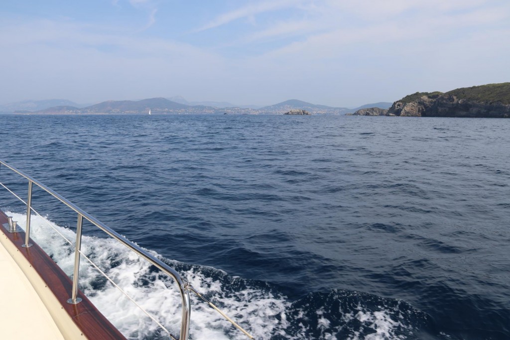  We leave the Iles d'Hyeres and continue west along the coast 