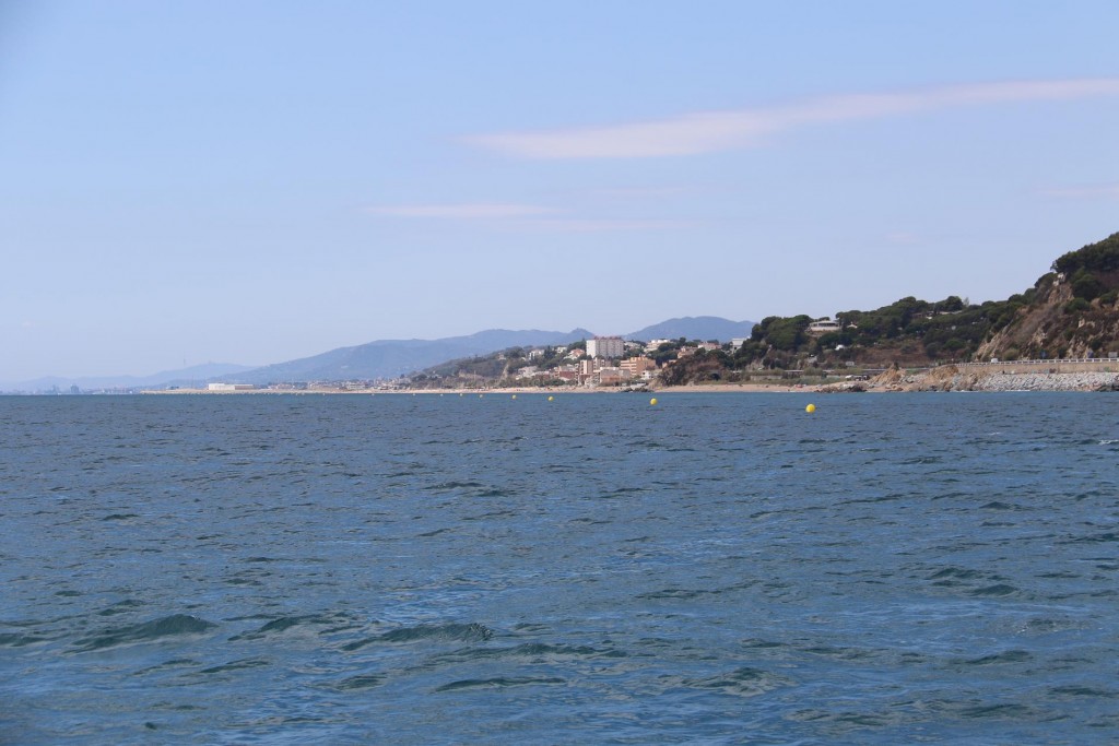 Puerto de Arenys de Mar comes into view in the distance